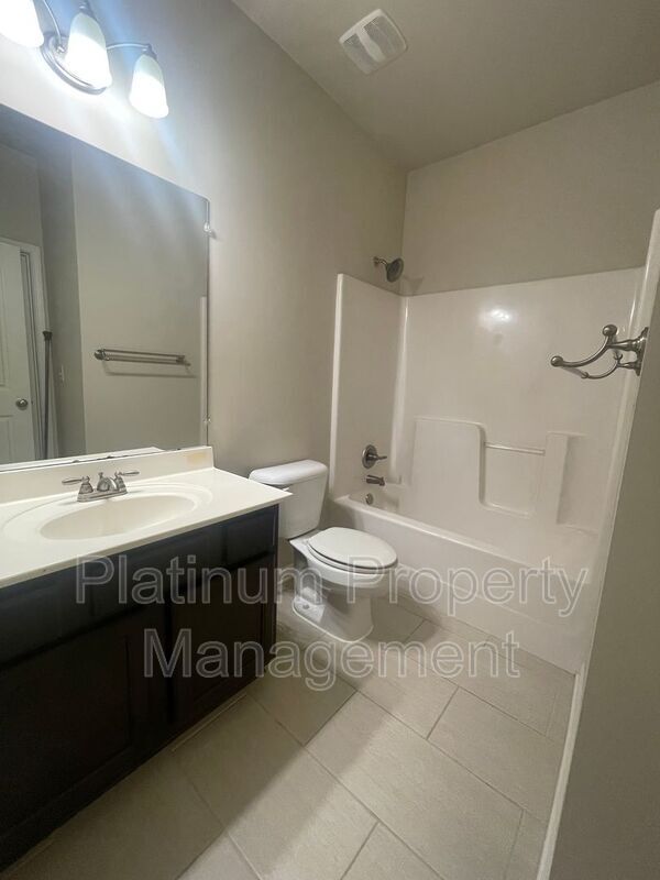 Building Photo - 7350 Silk Tree Pointe