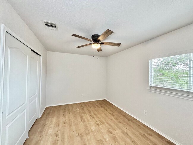 Building Photo - 5559 Spring Walk