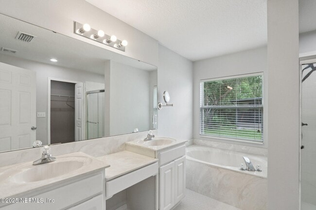 Building Photo - 562 S Aberdeenshire Dr