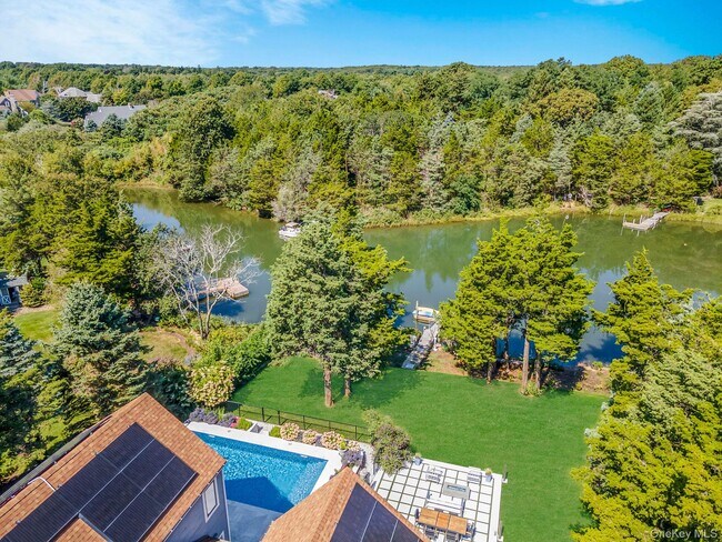 Building Photo - 425 Cedar Point Dr E