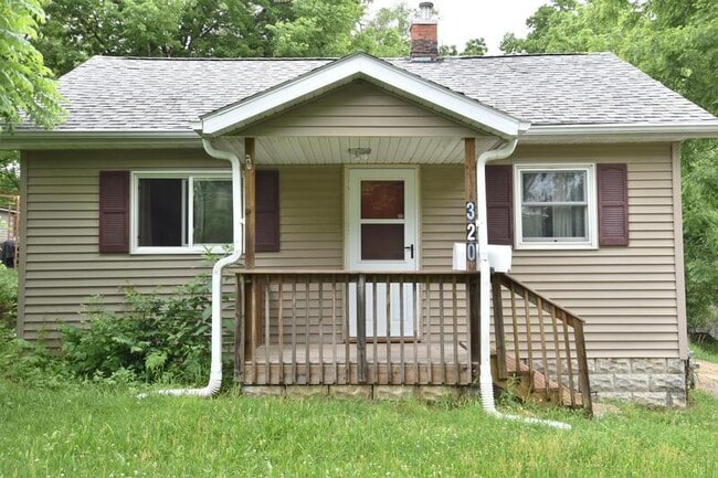 Primary Photo - 320 30th St Dr SE