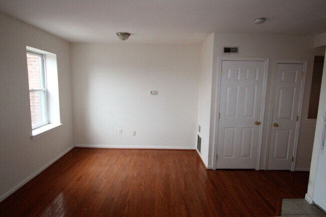 Building Photo - Beautiful 2-bedroom 1 bath is located in booming Brewery Town