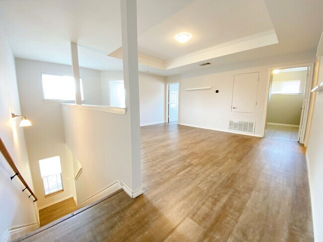 Building Photo - Spacious 4 Bed 3 Bath Rental with Modern Touches in Austin