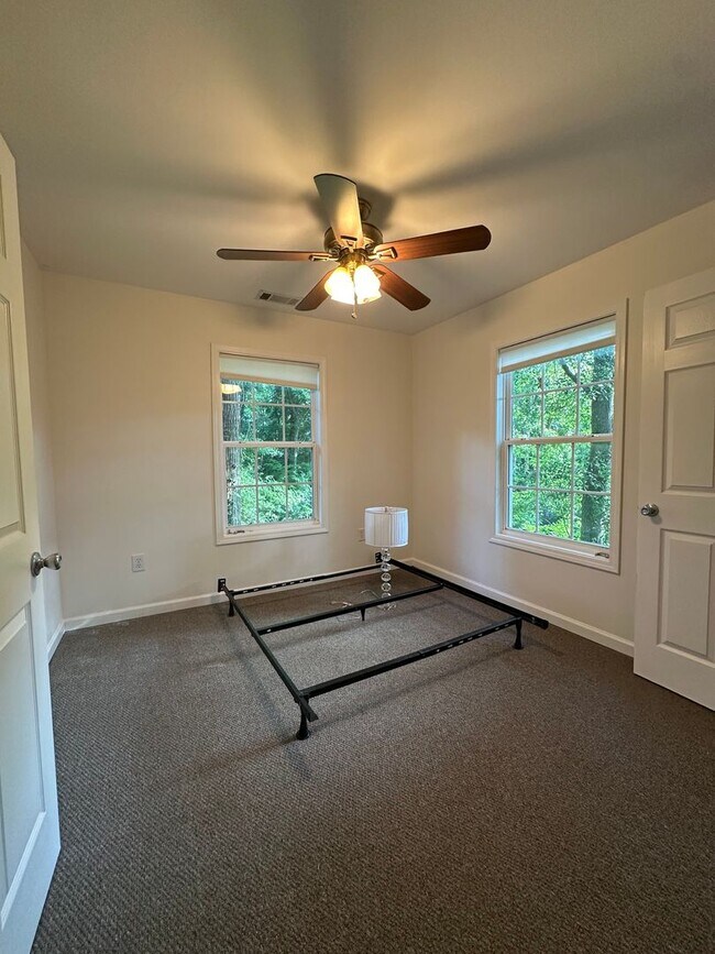 Building Photo - 250 Hodgson Dr