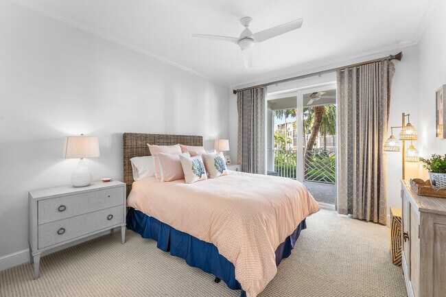 Building Photo - 1024 Bay Colony Dr S