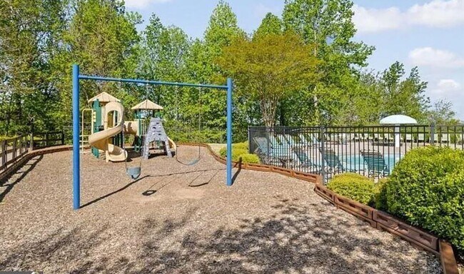 Building Photo - 15 Greenfield Dr