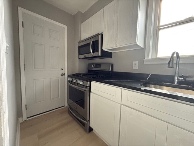 Building Photo - Two Bedroom House In Baltimore City