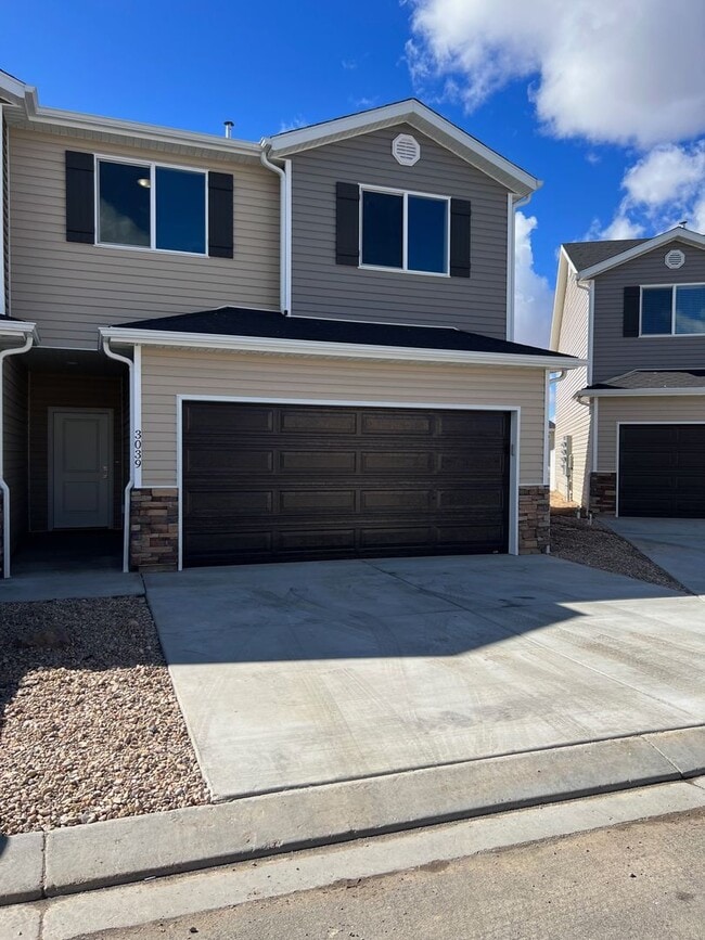 Building Photo - Townhome in Cedar Bend HOA