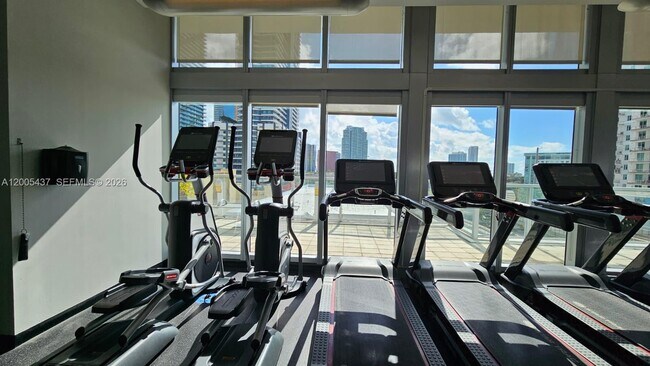 Building Photo - 1111 SW 1st Ave