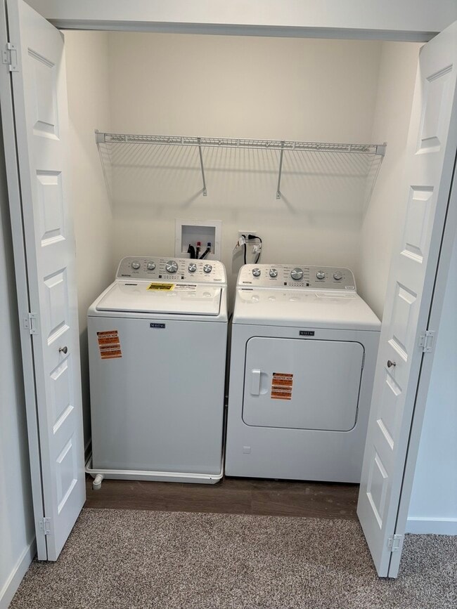 Building Photo - 369 Summit Cir