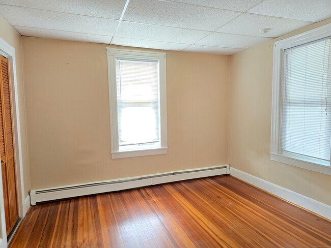 Building Photo - 302 Allen St