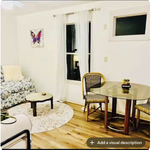 Dining area - 2522 Wordsworth St
