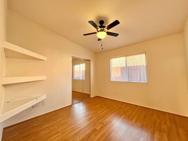 Building Photo - AVAILABLE NOW!!! 3 Bedroom 2 Bathroom Home in La Quinta