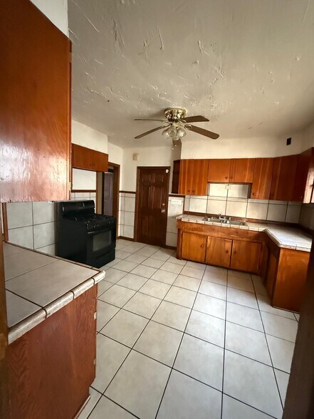 Building Photo - 11317 Nelson Ave