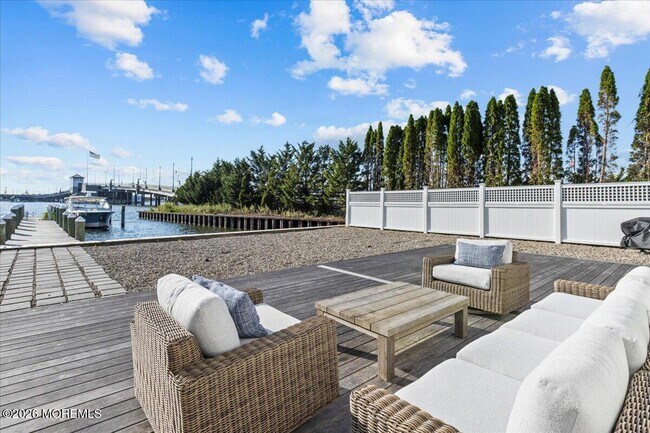 Building Photo - 1200 Bay Ave