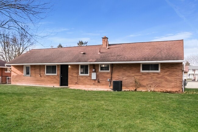 Building Photo - 4352 Ashgrove Dr