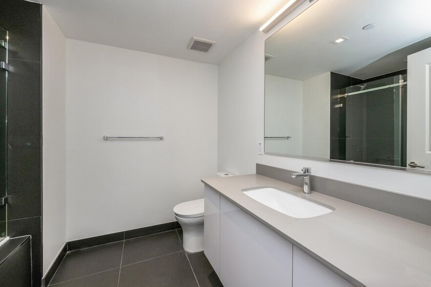 Building Photo - 1600 NE 1st Ave