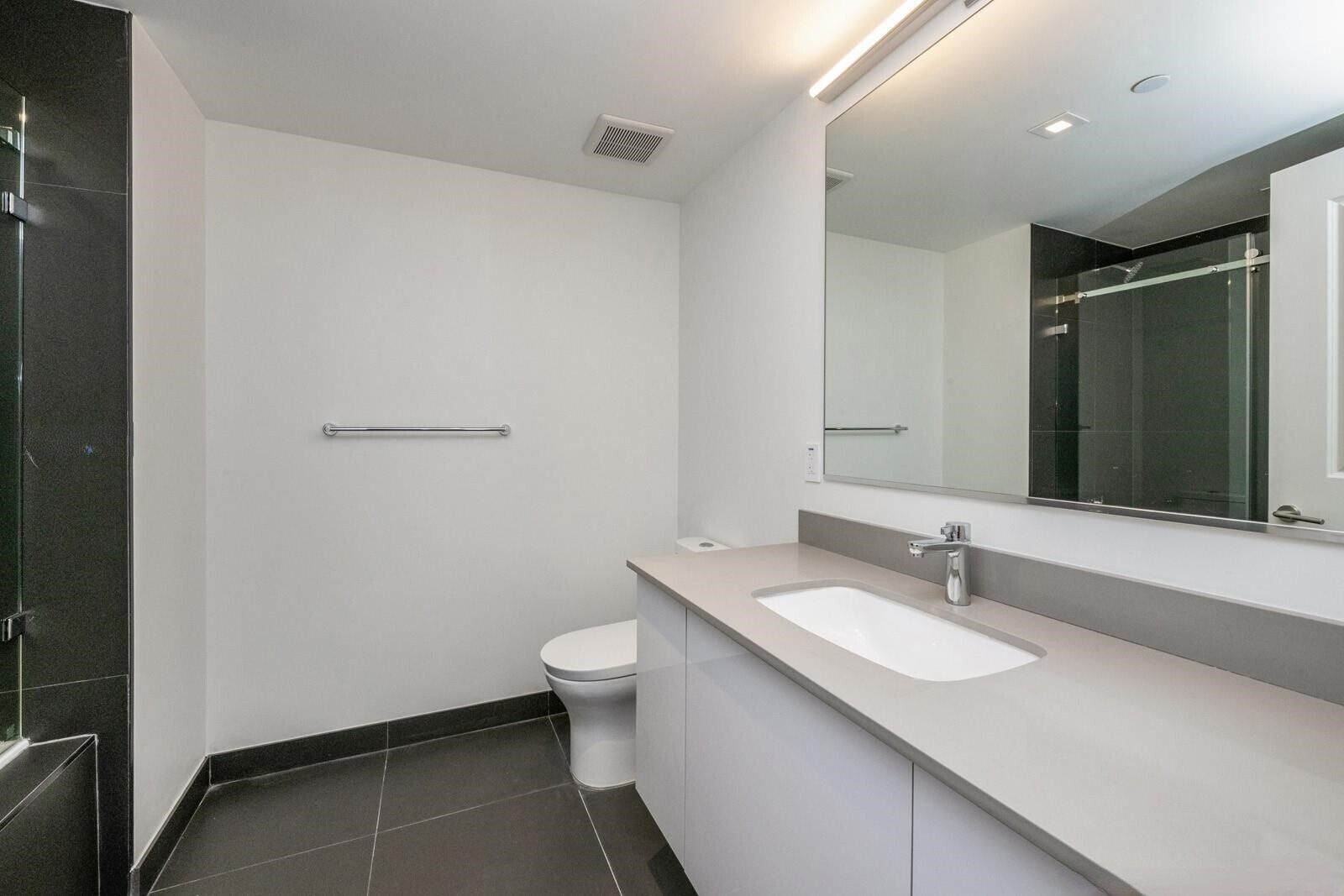 Building Photo - 1600 NE 1st Ave