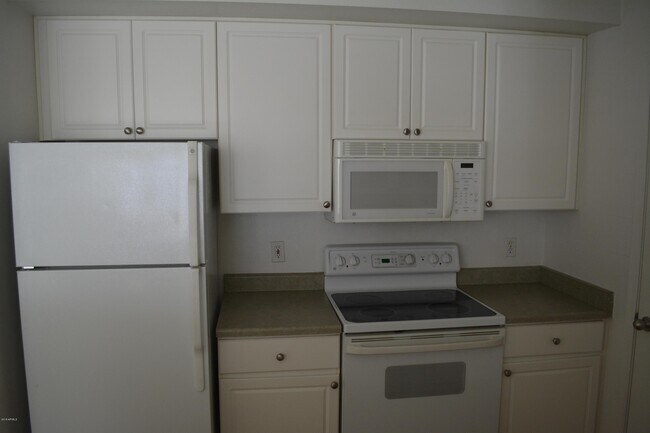 Building Photo - 1701 E Colter St