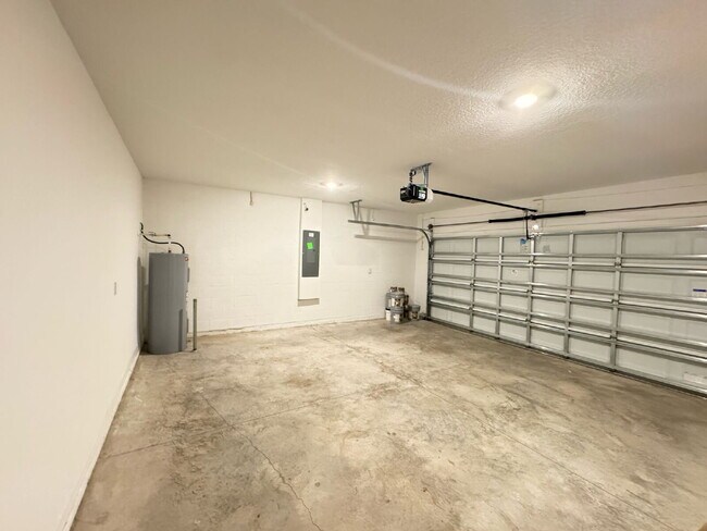 Building Photo - Single Family 4 Bedroom Home for Rent