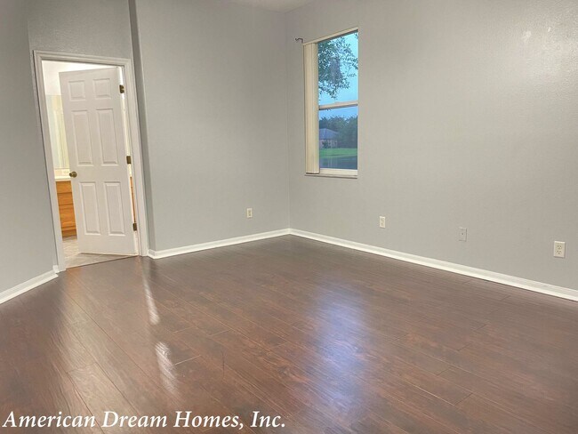 Building Photo - A Gorgeous Home with Beautiful Water View in Andover Point!