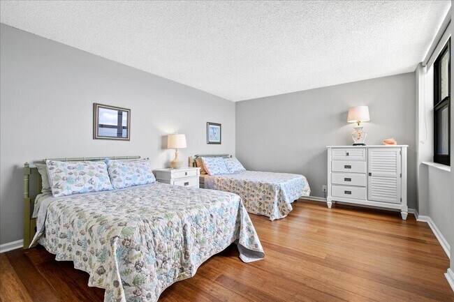 Building Photo - 5420 N Ocean Dr