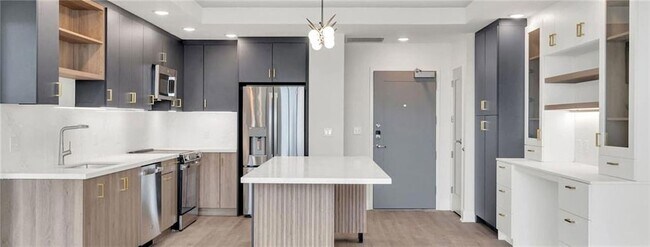 Building Photo - 3100 Lake Villa Dr