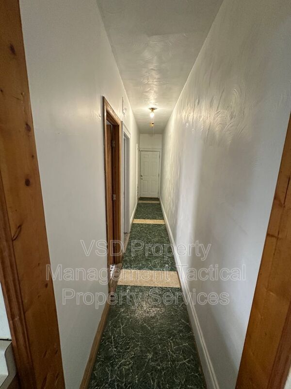 Building Photo - 3285 E 143rd St