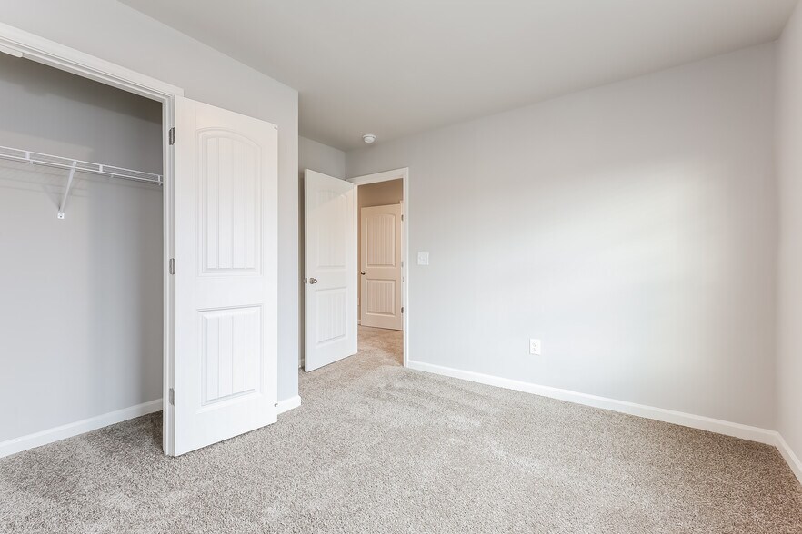 Building Photo - 943 Equine Dr