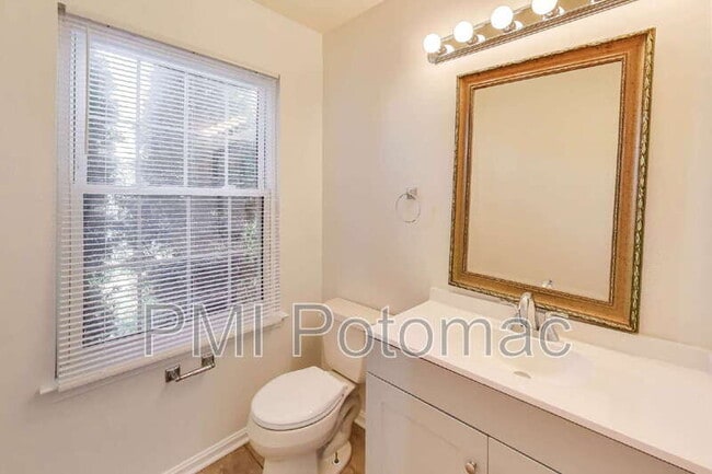 Building Photo - 8417 Meadow Green Way