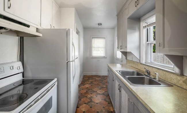 Building Photo - 4509 Hickman Rd