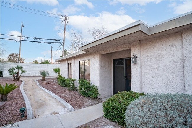 Building Photo - 2451 Domingo St