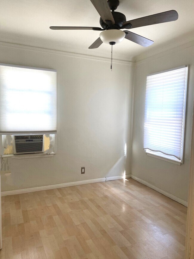 Building Photo - 10625 Kinnard Ave