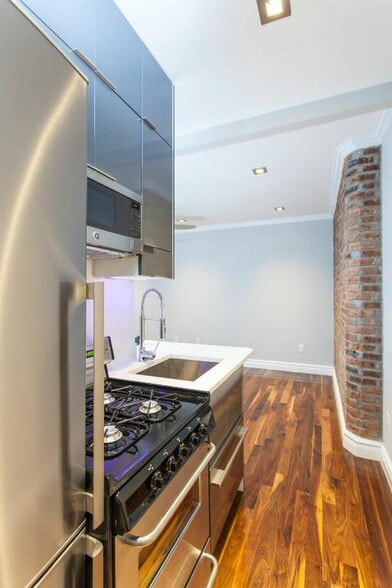 Building Photo - 1590 Lexington Ave