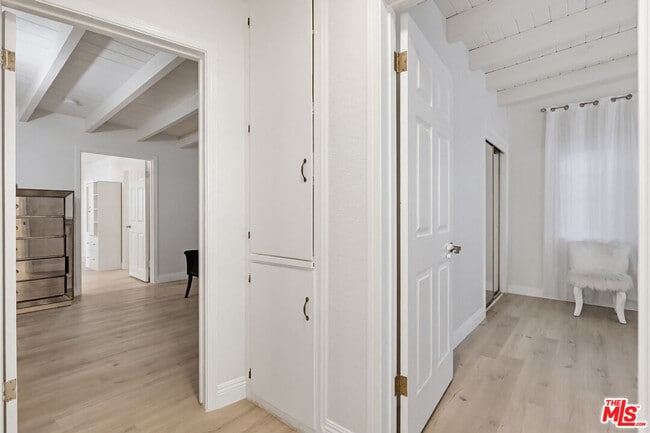 Building Photo - 9209 Paramount Blvd