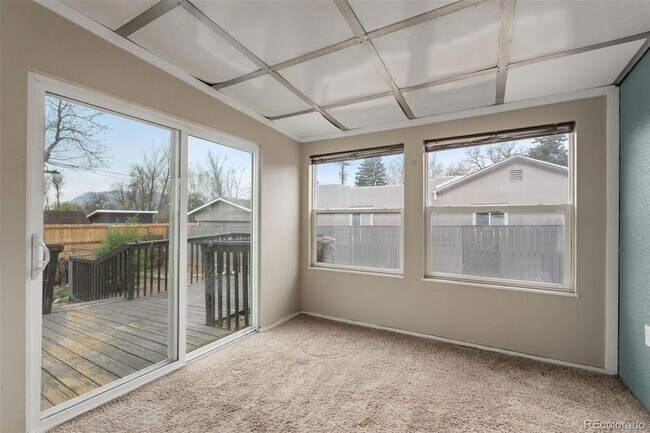 Building Photo - 1321 E Monument St