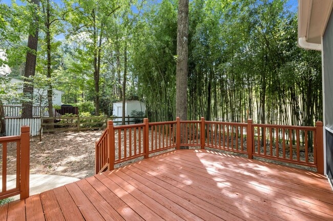 Building Photo - Inviting 3br house in Morrisville with woo...