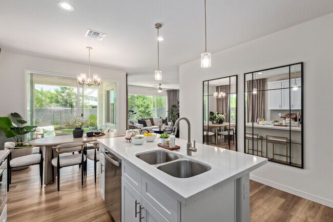 Building Photo - BEAUTIFUL PHOENIX HOME IN GATED COMMUNITY!