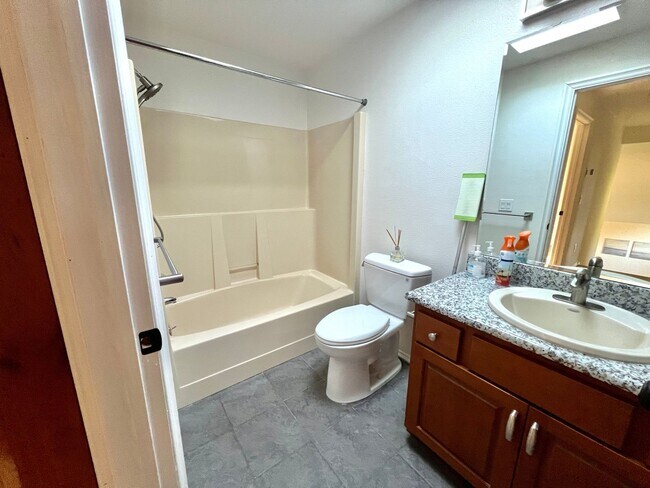 Building Photo - 20915 NE 17th St