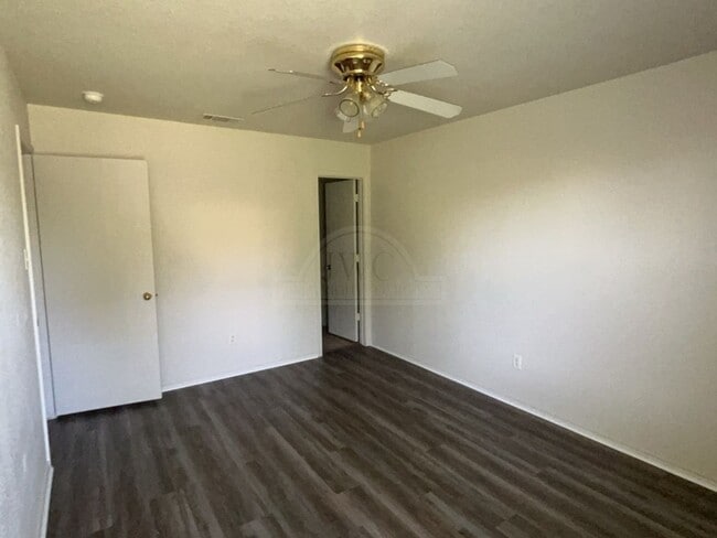 Building Photo - 2318 Wildewood Dr