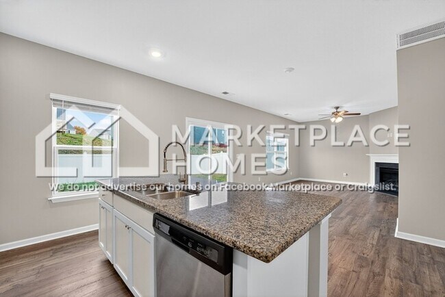 Building Photo - 559 Cliff St