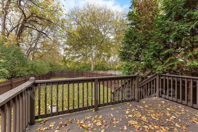 Building Photo - 537 Eastboro Dr