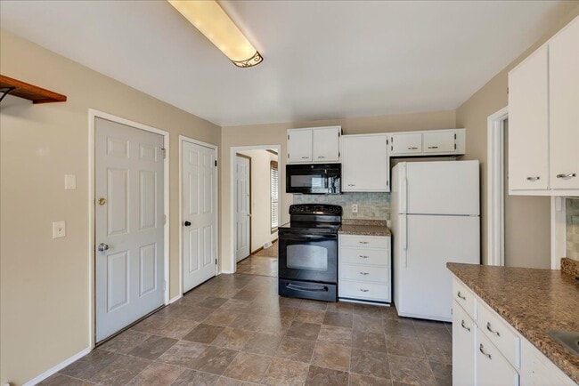 Building Photo - 1806 Golden Oak Ln