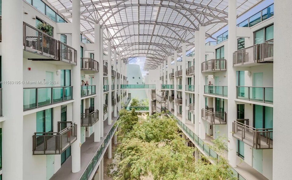 Building Photo - 6000 Collins Ave