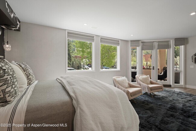 Building Photo - 120 S Spring St