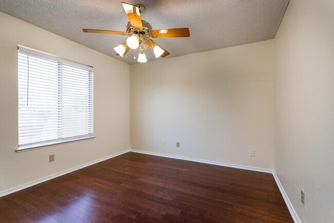Building Photo - Beautiful 3 bedroom home in Clovis!