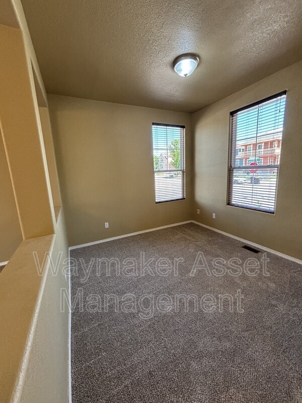 Building Photo - 6594 Silverwind Cir