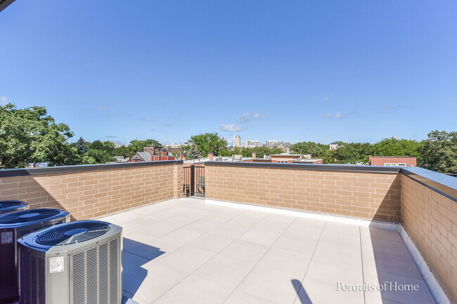 Building Photo - 2135 N Lakewood Ave