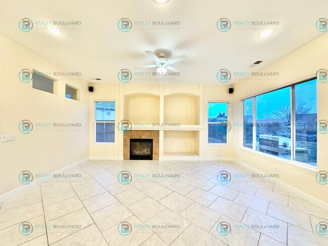 Building Photo - Beautiful 3 Bedroom, 2Bath, 3 Car Garage home in South Reno With Large Back Yard and Hot Tub!