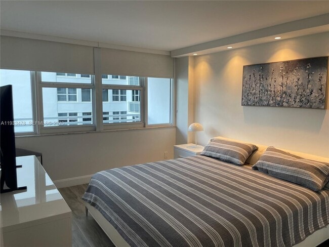 Building Photo - 2030 S Ocean Dr